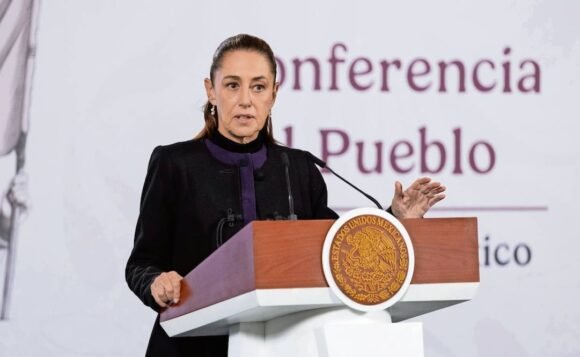 “Yo prefiero Chihuahua que Nueva York”: Sheinbaum critica patrullas con logotipo de la policía neoyorquina