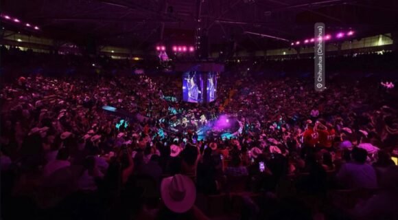 Asistentes corean “Bonilla gobernador” al finalizar concierto de Banda MS en el Palenque
