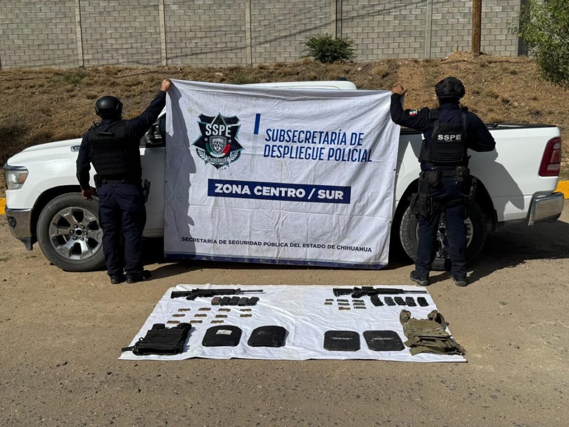 Aseguran armas, cargadores y camioneta con placas sobrepuestas en Villa López