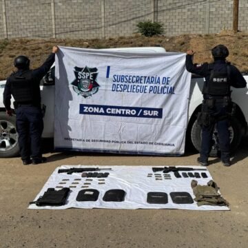 Aseguran armas, cargadores y camioneta con placas sobrepuestas en Villa López