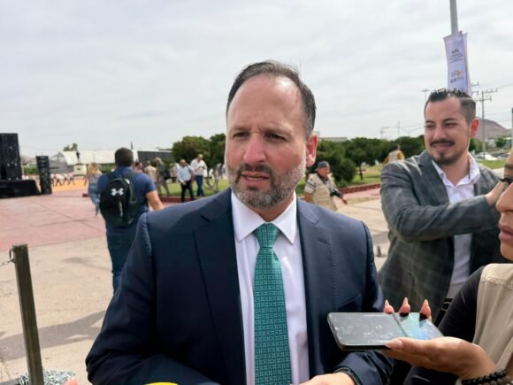 “Llamó la atención la presencia de simpatizantes de Javier Corral”: Santiago de la Peña sobre manifestación contra Maru Campos
