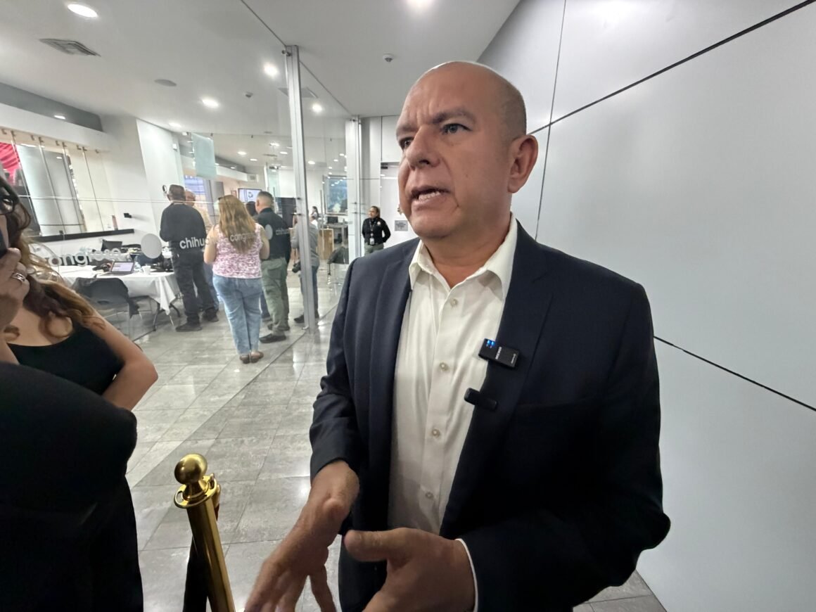 Señala Estrada que hoy se presentará exhorto para que Maru Campos pida licencia