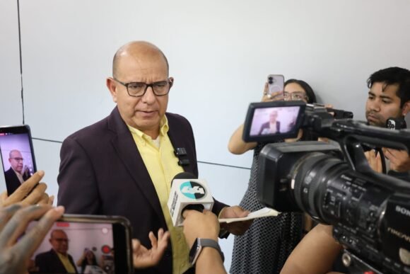 “Son unos cínicos”: Cuauhtémoc Estrada arremete contra el PRI por retiro de manifestantes en el Congreso