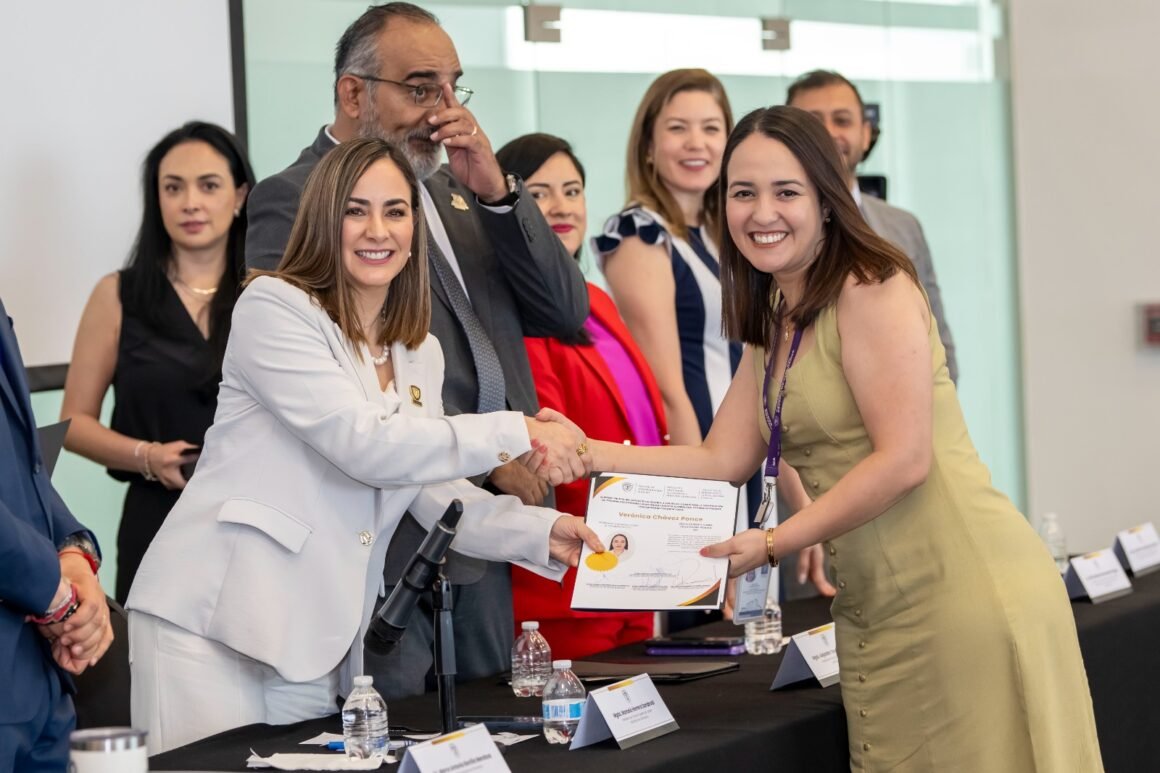 Reconocen y Certifican a 57 funcionarios facilitadores públicos en medios alternativos de solución