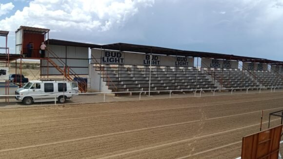 Carrera de caballos en Ojinaga registra escasa asistencia en medio de preocupación por inseguridad