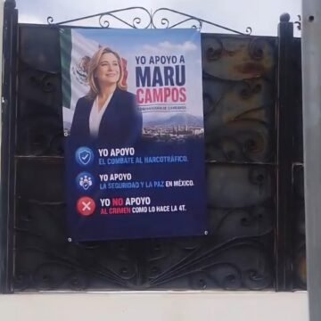VID-20260503-WA0007(1)(1) Colocan lona de apoyo a Maru Campos afuera de domicilio de Javier Corral