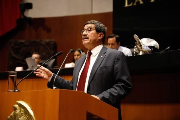 “Morena ya se parece al PRI”: Corral critica a la 4T… pero sigue cobrando como senador guinda