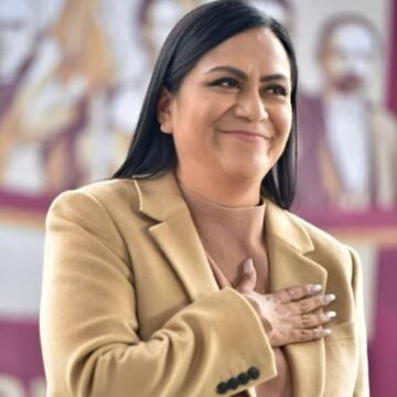 Ariadna viene por Maru