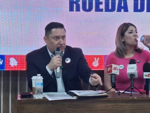 “Morena contra Morena”: Alfredo Chávez usa dichos de Monreal para desestimar juicio político contra Maru Campos