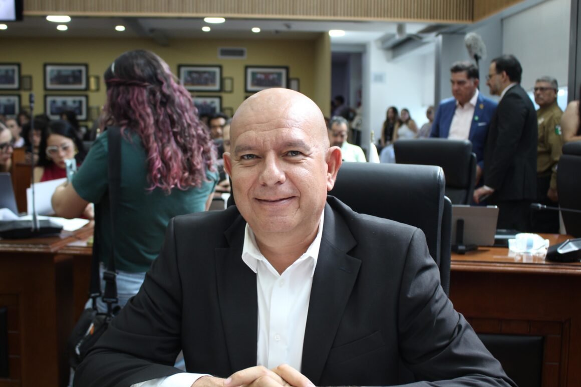 Los diputados del MCPRIAN, ocupados en la Ley AGANDALLE, olvidaron analizar el Blindaje Electoral. Cuauhtémoc Estrada, envía escrito a Maru Campos