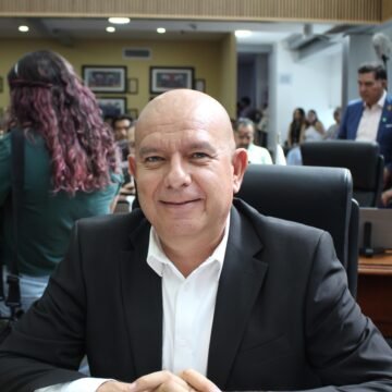 Los diputados del MCPRIAN, ocupados en la Ley AGANDALLE, olvidaron analizar el Blindaje Electoral. Cuauhtémoc Estrada, envía escrito a Maru Campos