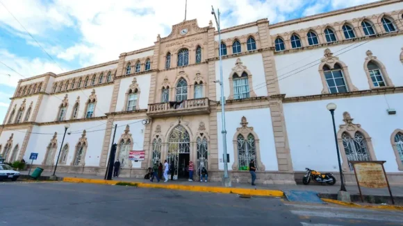 central Denuncian colapso de insumos en Hospital Central; además pacientes enfrentan retrasos y cancelaciones