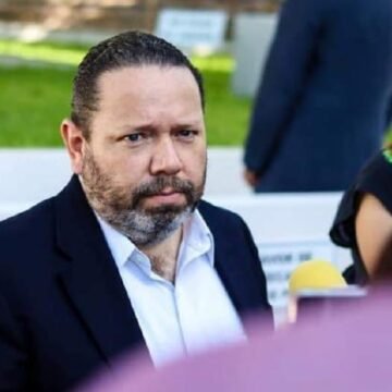 Dávila en problemas: se le viene andanada de renuncias en enlaces de comunicación