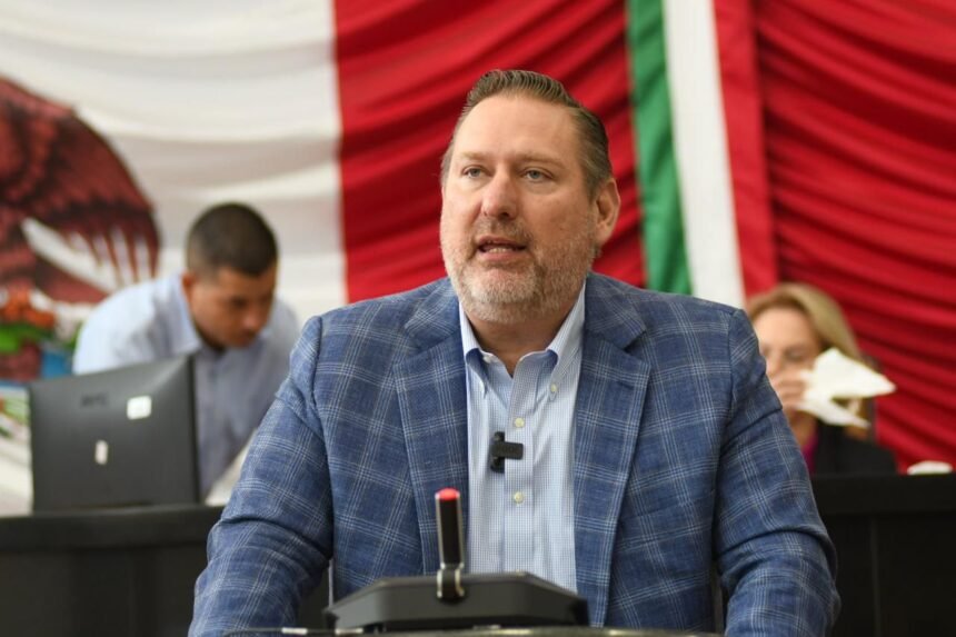 Acusan a diputado Carlos Olson de financiar cambio de identidad de hombre señalado por violencia contra mujeres