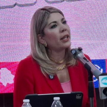 “A puño limpio” le canta un tiro Daniela Álvarez al IMSS