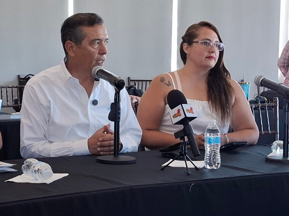 Pedro Torres recibe respaldo de maestros para iniciativa contra denuncias falsas