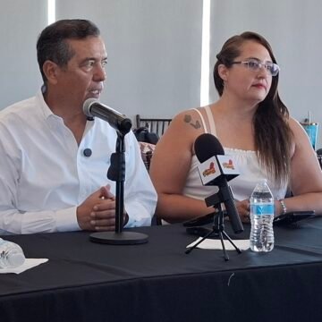 Pedro Torres recibe respaldo de maestros para iniciativa contra denuncias falsas