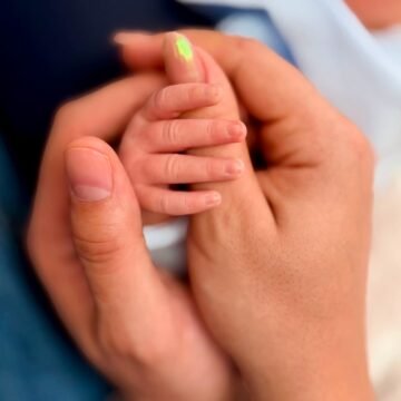 Andrea Chávez anuncia el nacimiento de su hijo Emiliano: “Tú eres el mayor motivo para construir un mundo mejor