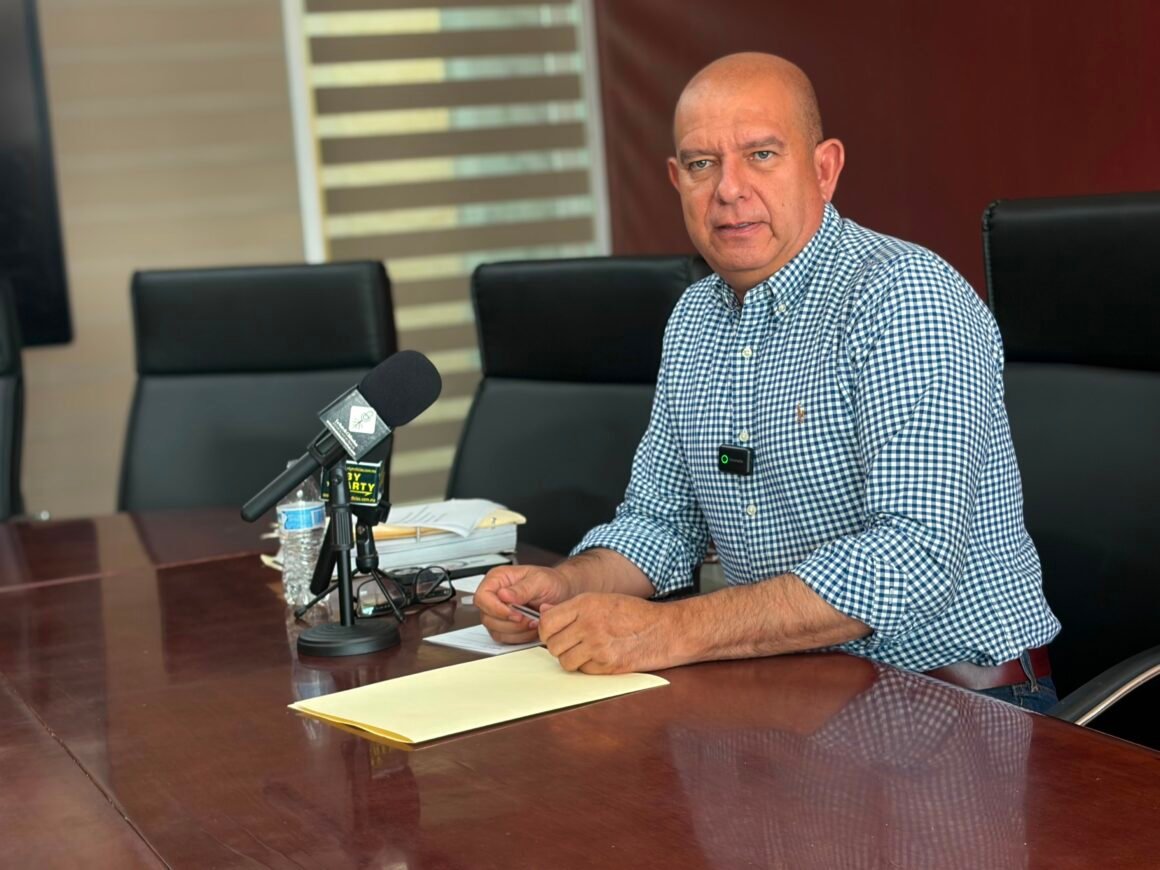 IMG-20260724-WA0056 “No tengo la culpa de que el dedazo esté fallando”: Cuauhtémoc Estrada atribuye críticas de Santiago de la Peña a problemas internos del PAN