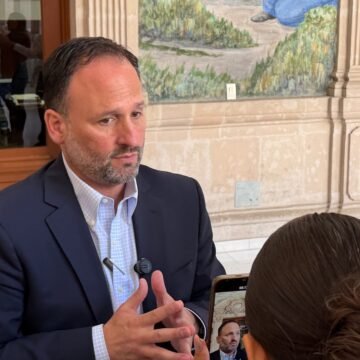 Santiago de la Peña responde a protesta de Dionisia y asegura que conoce su caso desde hace años