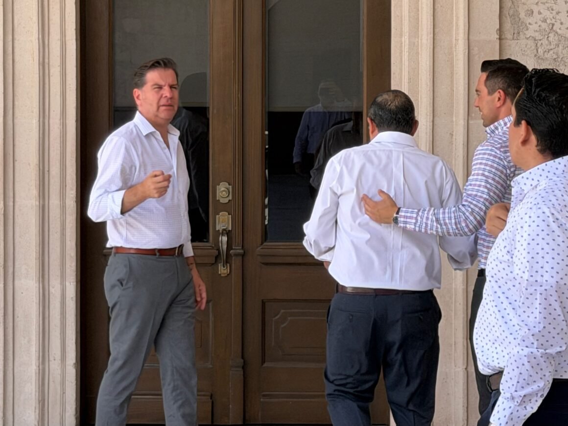 IMG-20260728-WA0053 Reunión de Cordero con funcionarios estatales genera especulación previo a exhorto en el Senado por desplazados