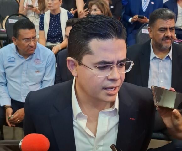 Rafael Loera asegura apoyo del Estado tras inundaciones registradas en Parral
