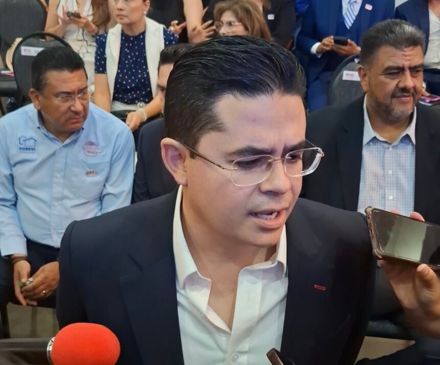 Rafael Loera asegura apoyo del Estado tras inundaciones registradas en Parral