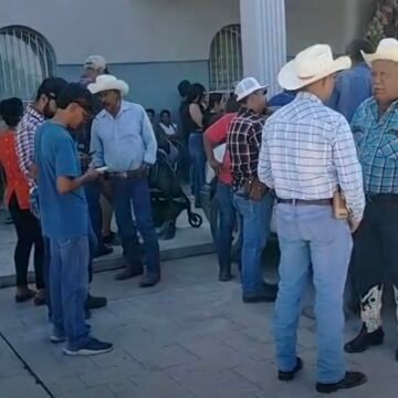 Manifestantes señalan a policía activo como presunto responsable de atropellar a jinete en Meoqui