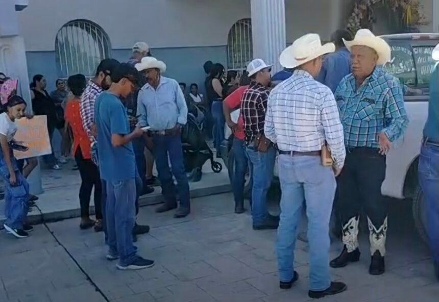 Manifestantes señalan a policía activo como presunto responsable de atropellar a jinete en Meoqui