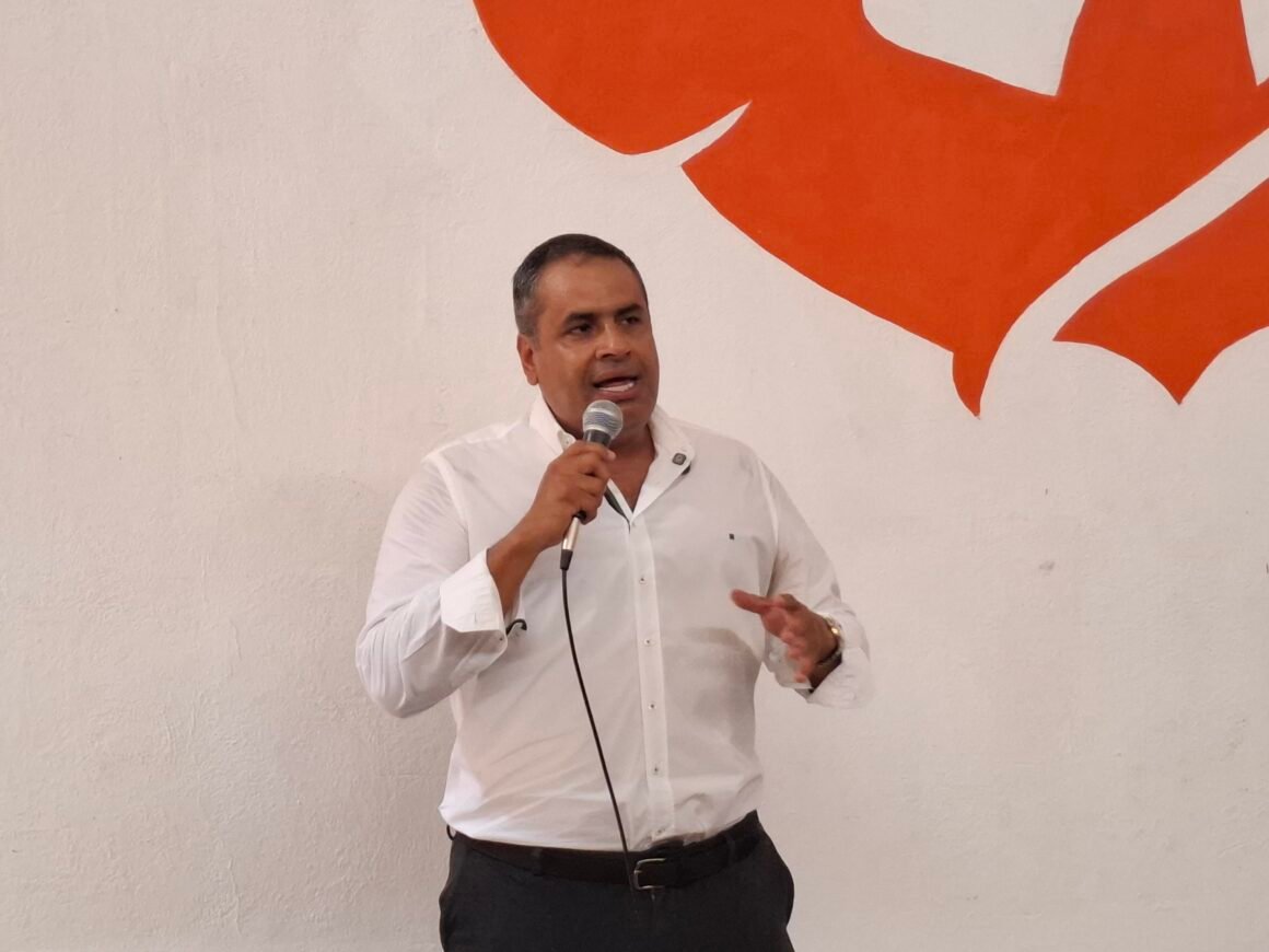 Alfredo Lozoya asume dirigencia estatal de MC y promete competir contra la vieja política