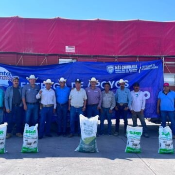 Con nueva entrega, Arturo Zubía suma 380 toneladas de apoyo al campo de Jiménez