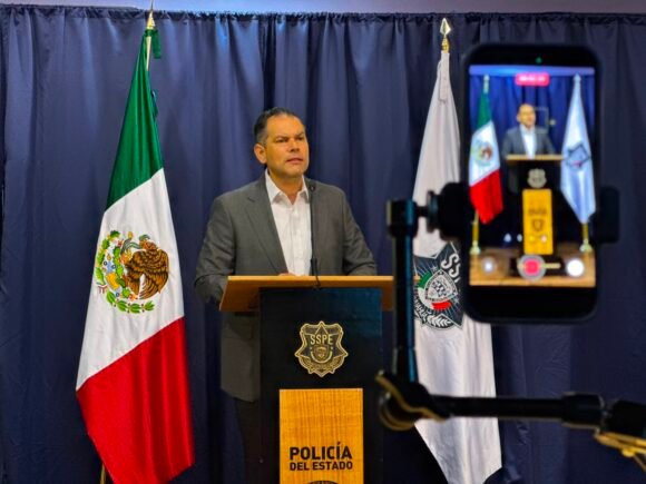 IMG-20260817-WA0027 “Ahorita tiene dos cachuchas”: Loya señala que Komaba deberá decidir si mantiene sus cargos