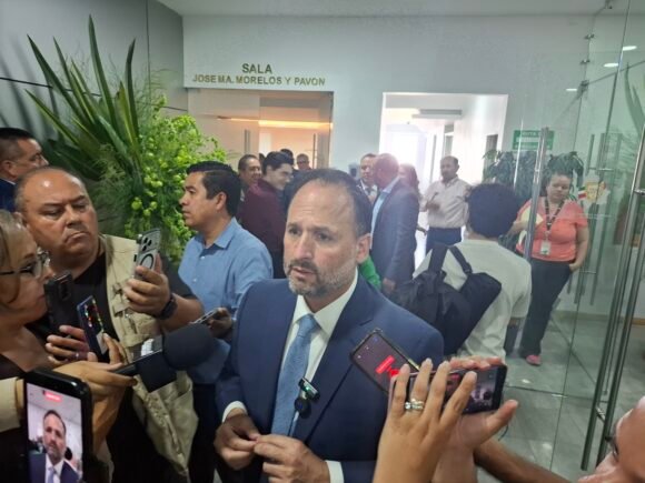 Santiago de la Peña desconoce si Maru Campos asistió al informe de Sheinbaum