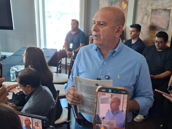 “El PAN y el PRI no están separados, esperan repartirse los privilegios”: Cuauhtémoc Estrada