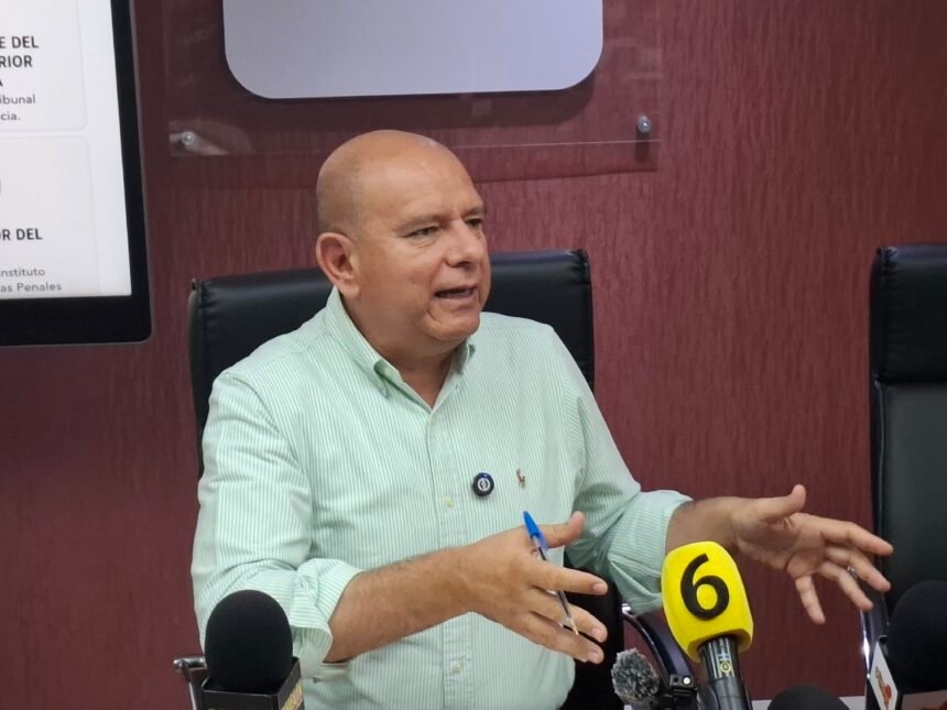 Estrada acusa “sofisma” en propuesta de consultar Fiscalía Autónoma después de aprobarla