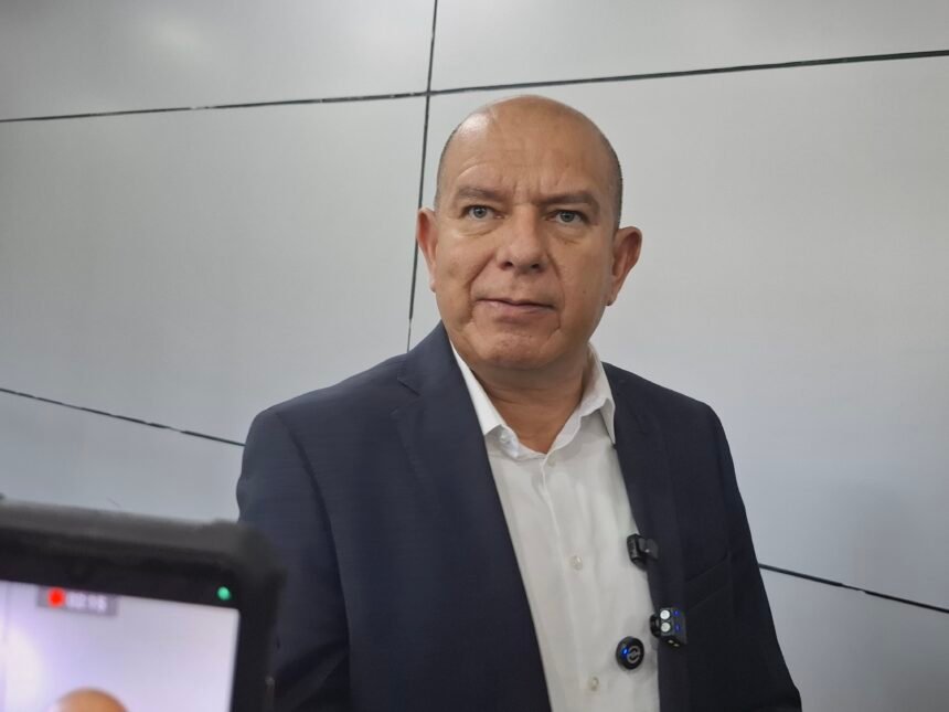 “Te gastas cerca de cinco mil millones y te quejas de que no puedes poner un subcentro”: Estrada