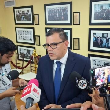 Aseguran dos vehículos y cuatro armas largas tras operativo en Nonoava: FGE