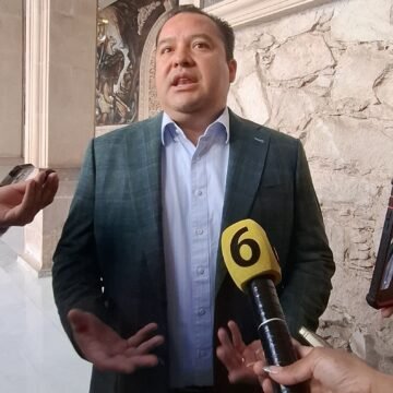 Valenciano evita pronunciarse entre Santiago y Jáuregui