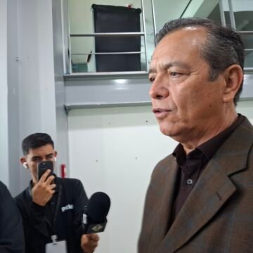 20260922_082540 Pedro Torres respalda restricción de teléfonos en aulas