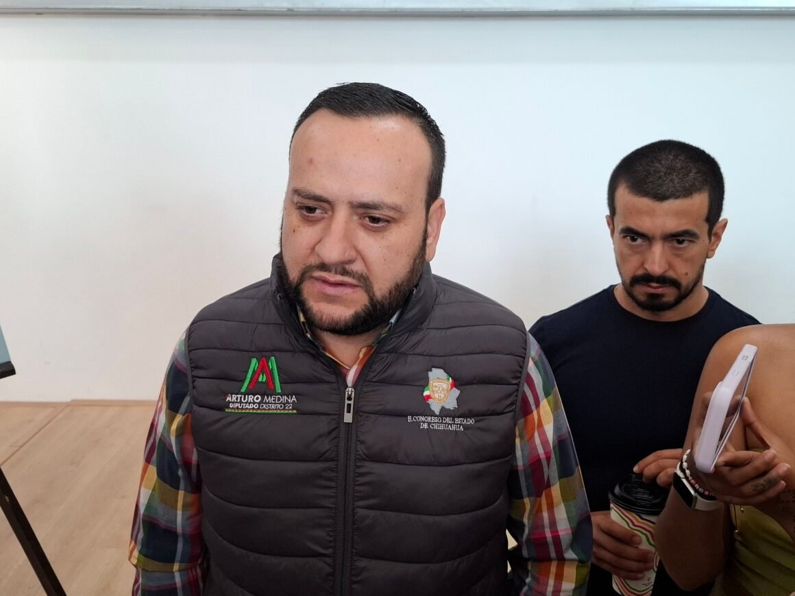 “Pelean entre ellos mismos por el hueso”: Arturo Medina cuestiona disputa interna en Morena