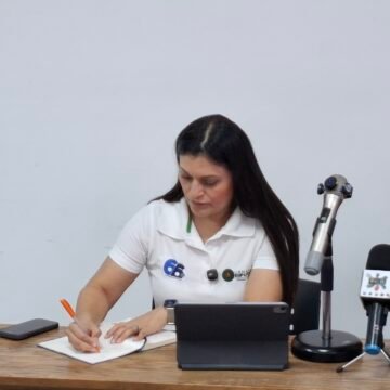 20260928_105840 Rocío González reconoce deuda de Chihuahua, pero la justifica con obras financiadas con créditos