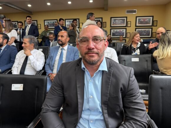 Medichihuahua puede estar mejor que IMSS-Bienestar con recursos propios del Estado: Gilberto Baeza