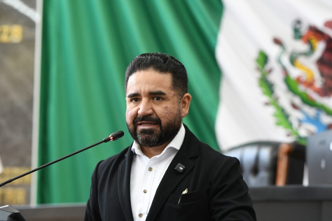 El régimen va por tu dinero; denuncia Francisco Sánchez nuevo intento de prohibir el efectivo