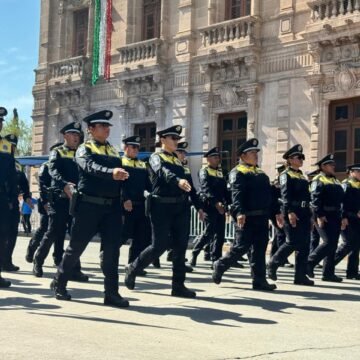 Participan en desfile 420 elementos de la SSPE con 50 vehículos especializados