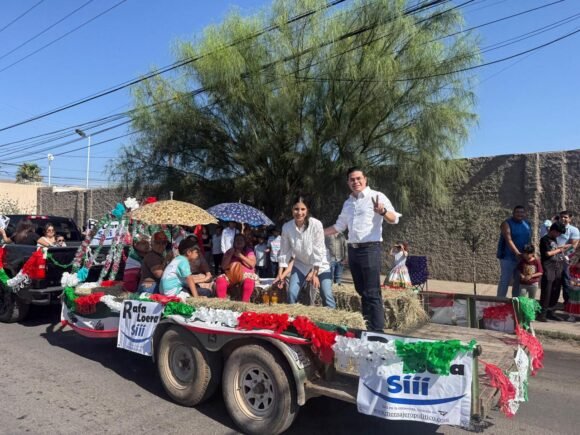 Festeja Rafa Loera la Independencia junto a vecinos de La Concordia