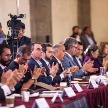 Restringirán uso de celulares en primarias y secundarias tras acuerdo nacional