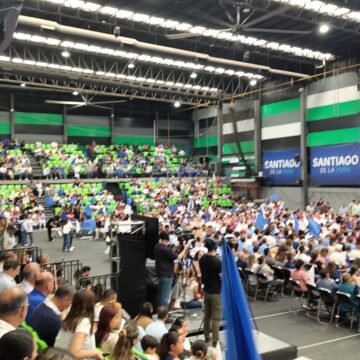 Se sale gente del evento de Santiago de la Peña en el Corner Sport