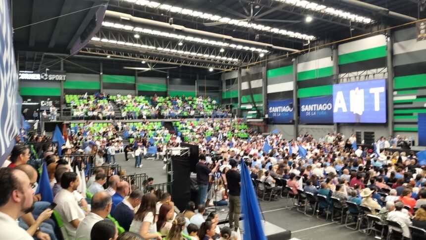 Se sale gente del evento de Santiago de la Peña en el Corner Sport