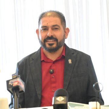 Hugo González anuncia denuncias por compra del predio de Mápula