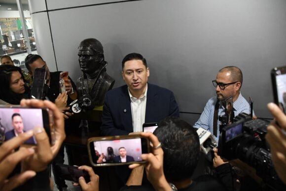 IMG-20260924-WA0044 “Es un tema patriotero ridículo”: Alfredo Chávez cuestiona reforma de Morena sobre doble nacionalidad